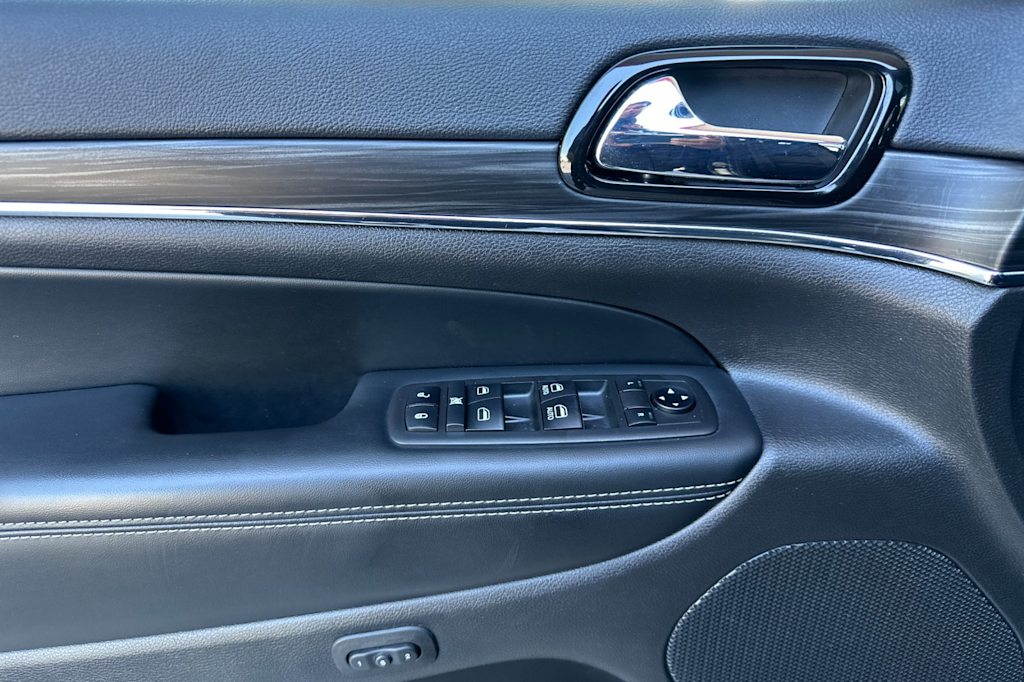 Thumbnail: 2021 Jeep Grand Cherokee - 21