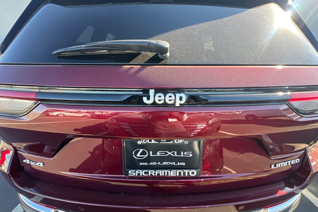Thumbnail: 2024 Jeep Grand Cherokee - 16