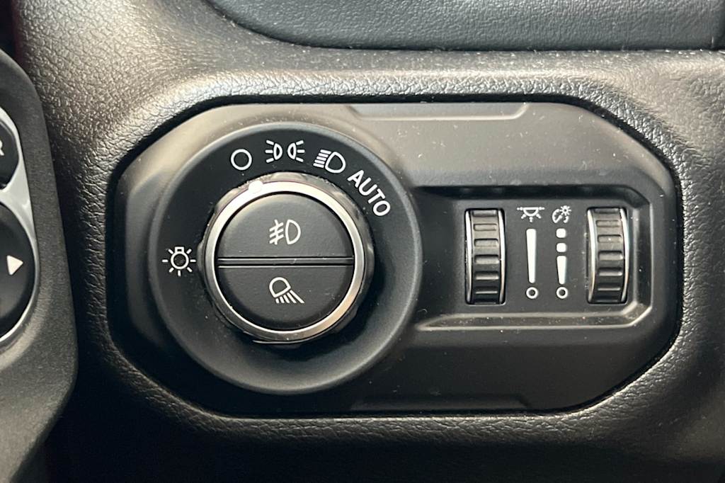 Thumbnail: 2020 Jeep Gladiator - 32
