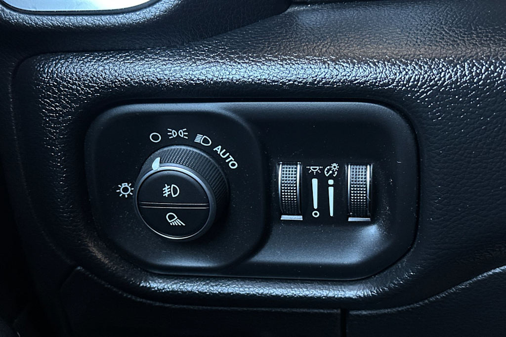 Thumbnail: 2019 RAM 1500 - 33