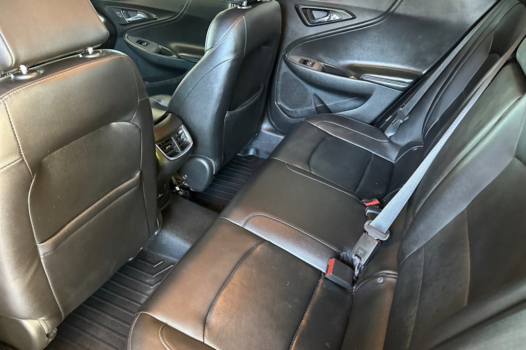 Thumbnail: 2017 Chevrolet Malibu - 10