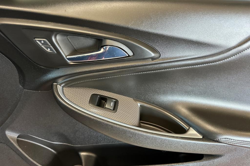 Thumbnail: 2017 Chevrolet Malibu - 24