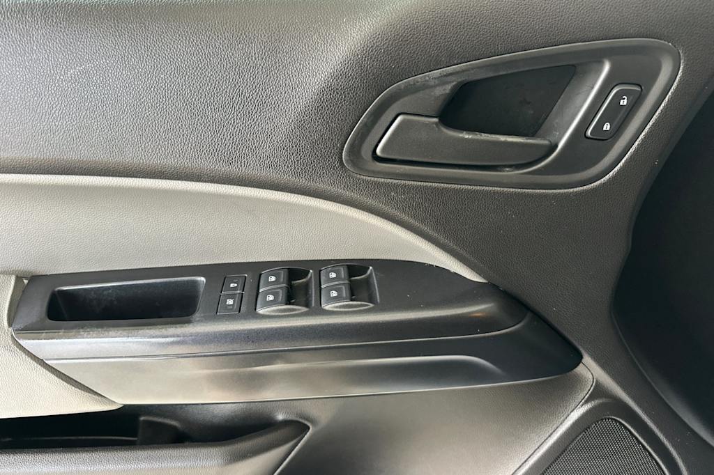 Thumbnail: 2016 Chevrolet Colorado - 21