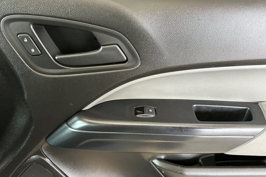 Thumbnail: 2016 Chevrolet Colorado - 23