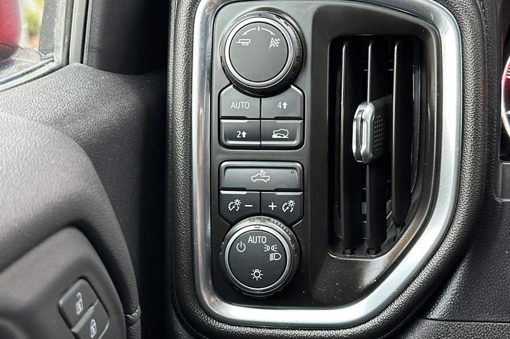 Thumbnail: 2019 Chevrolet Silverado 1500 - 31