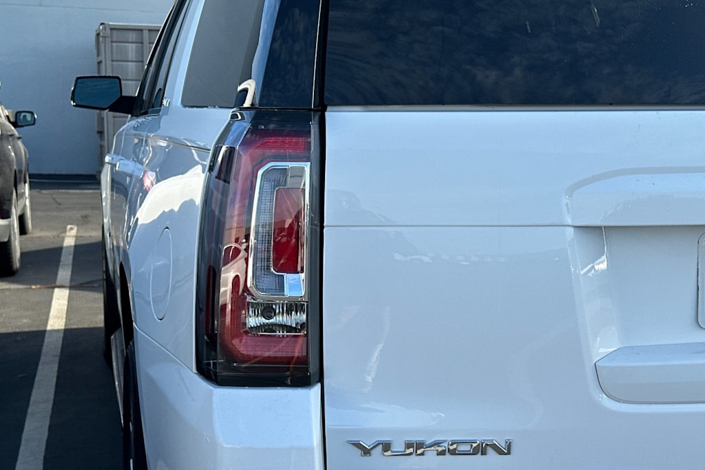 Thumbnail: 2017 GMC Yukon - 17