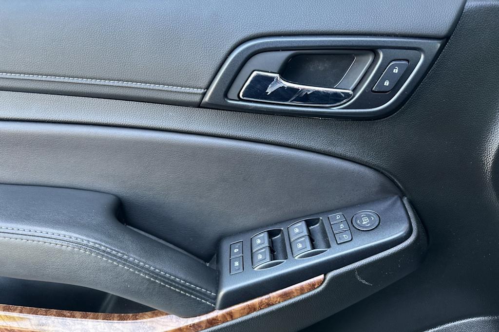 Thumbnail: 2019 Chevrolet Suburban - 21