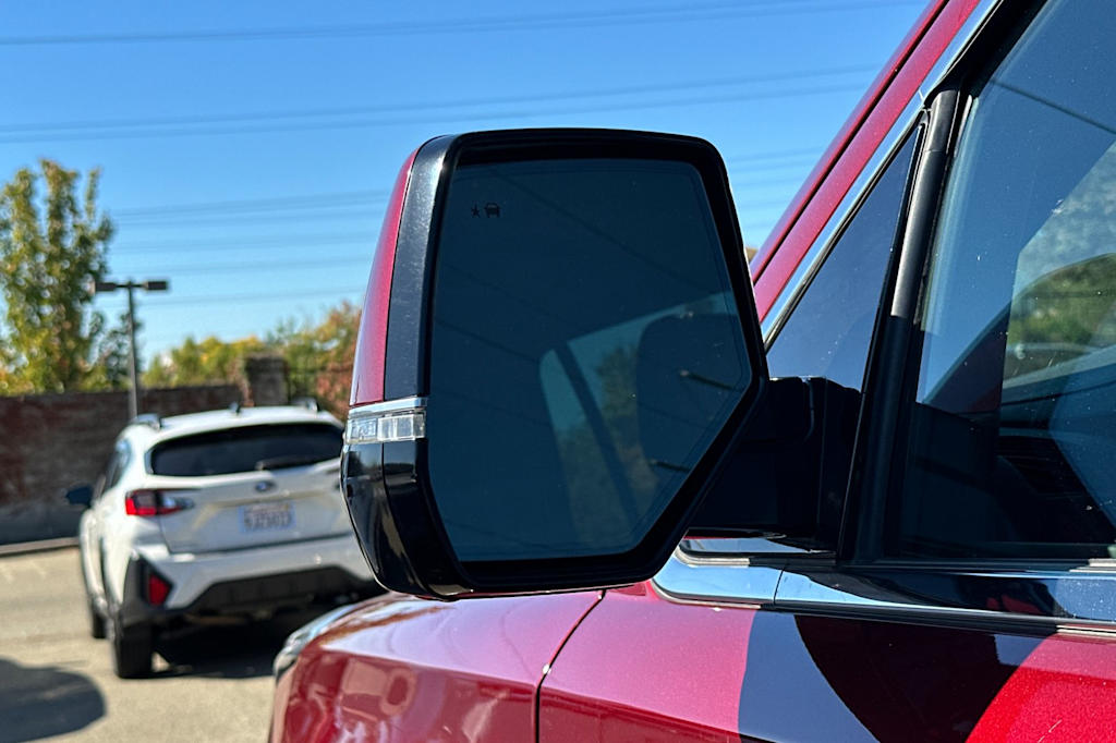 Thumbnail: 2016 Cadillac Escalade - 7