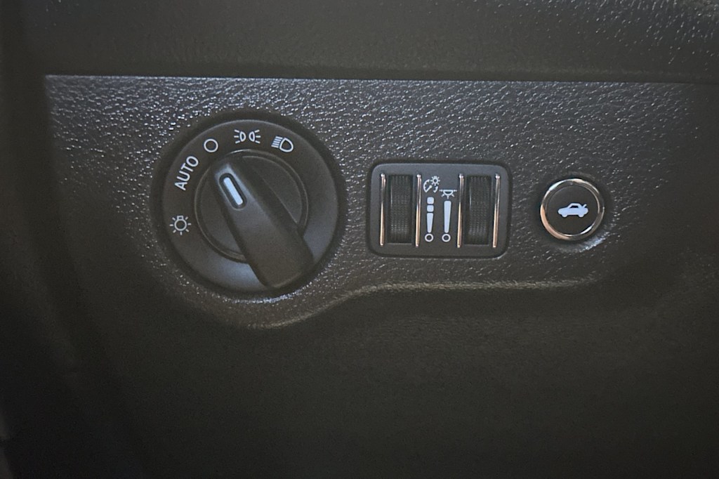 Thumbnail: 2019 Dodge Challenger - 32