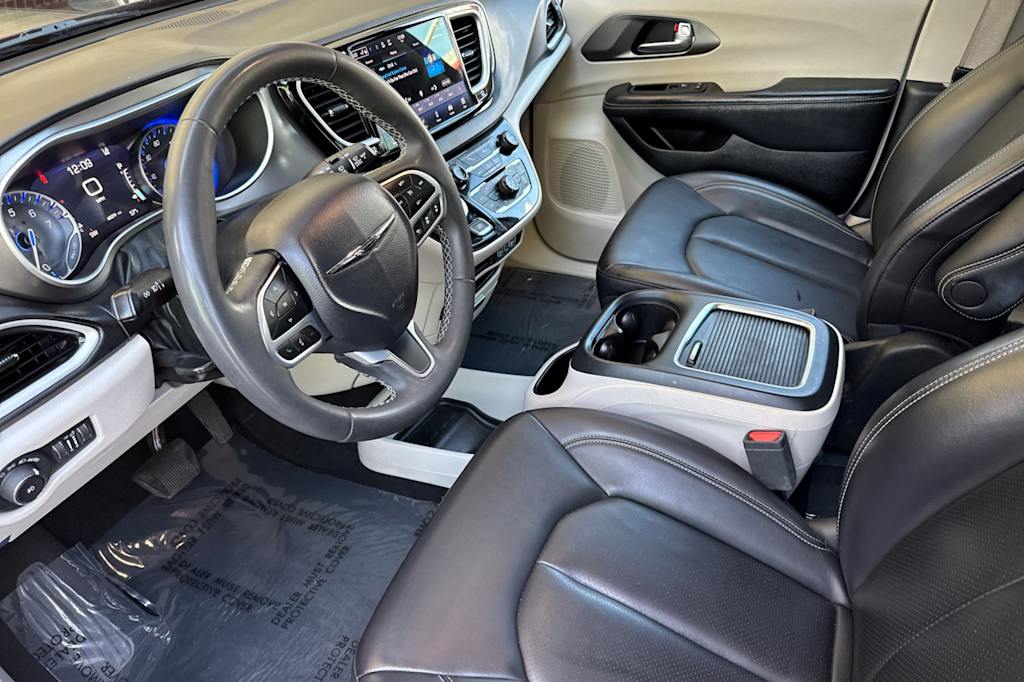 Thumbnail: 2023 Chrysler Pacifica - 10