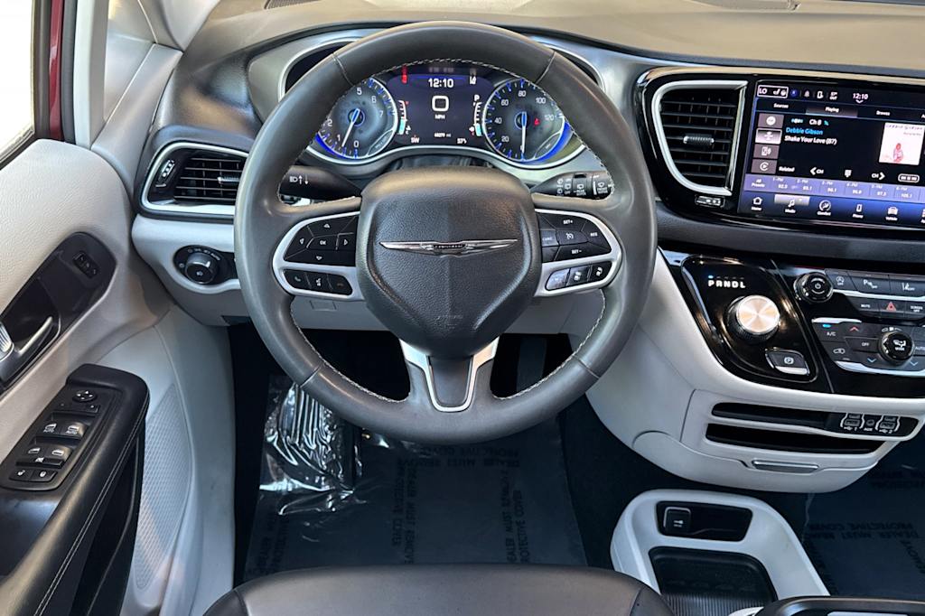 Thumbnail: 2023 Chrysler Pacifica - 9
