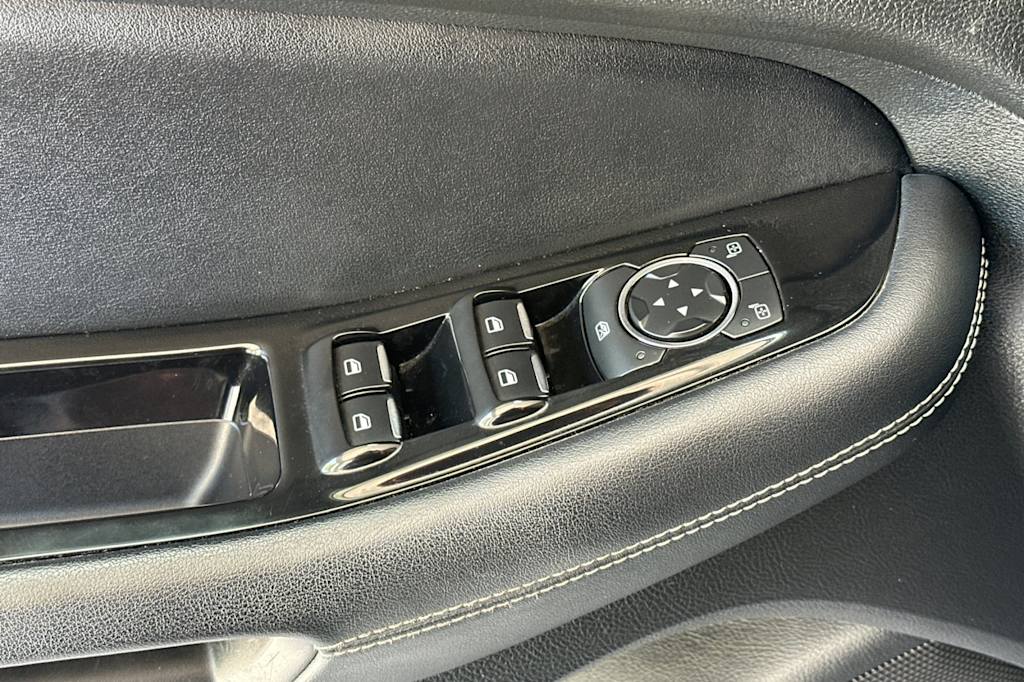 Thumbnail: 2015 Ford Edge - 22