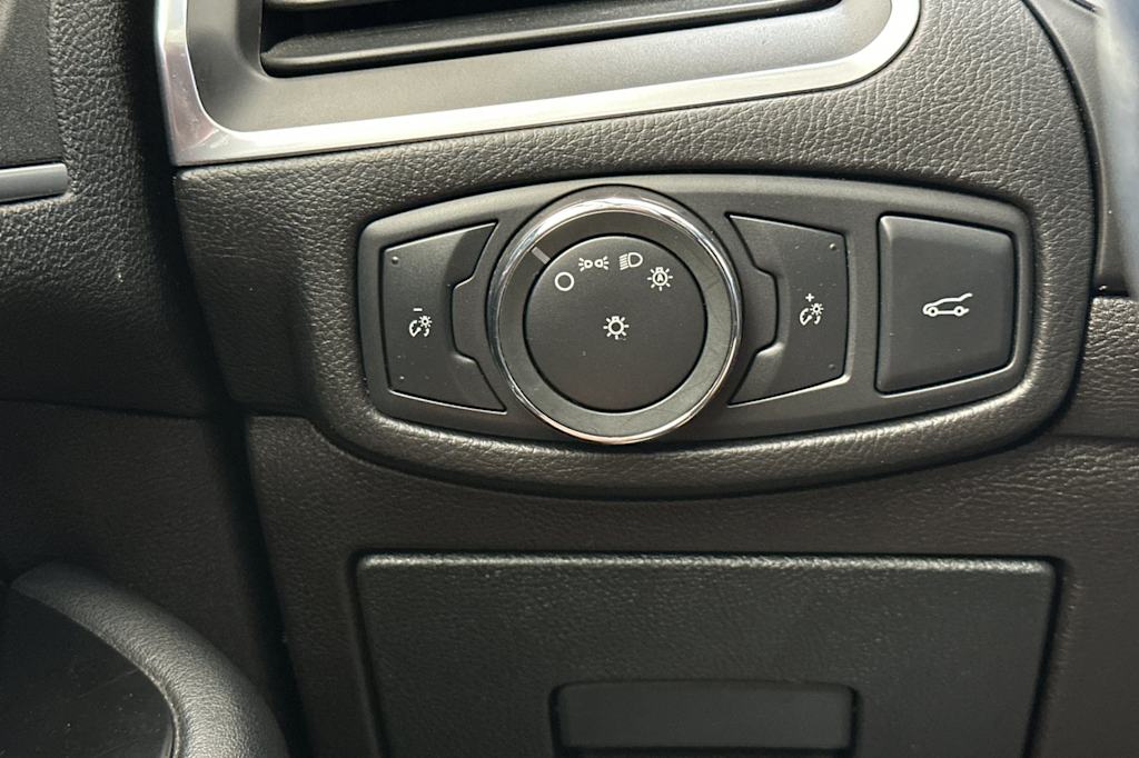 Thumbnail: 2015 Ford Edge - 34