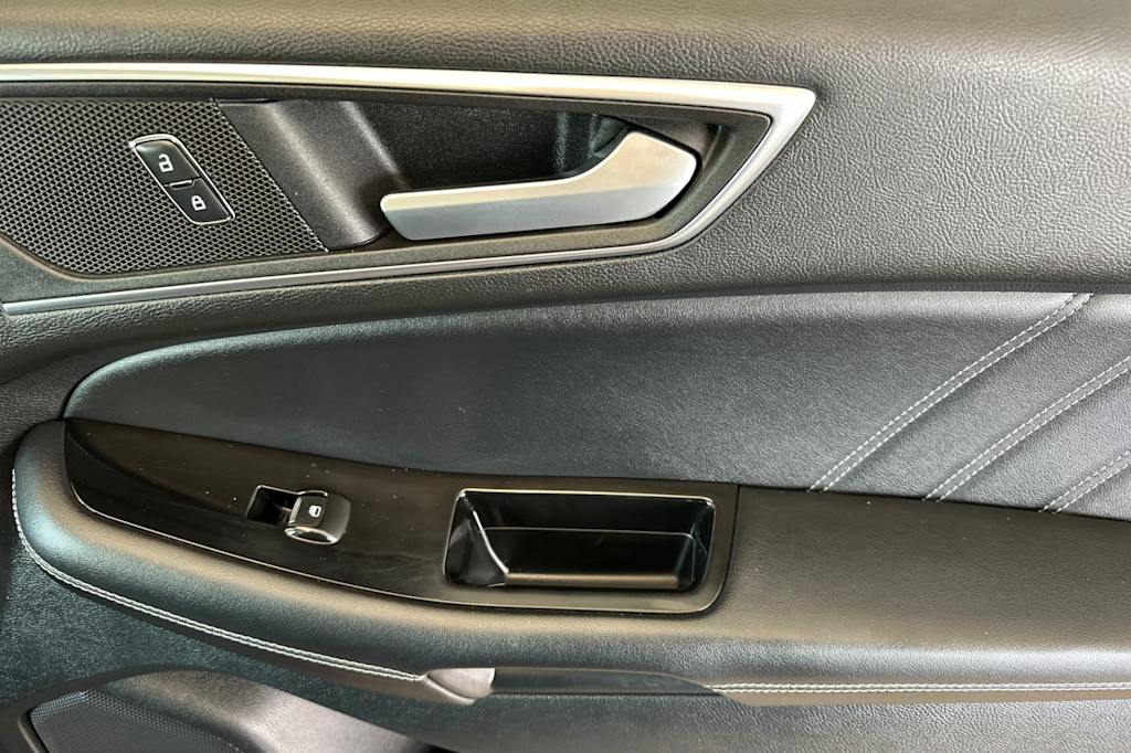 Thumbnail: 2015 Ford Edge - 25