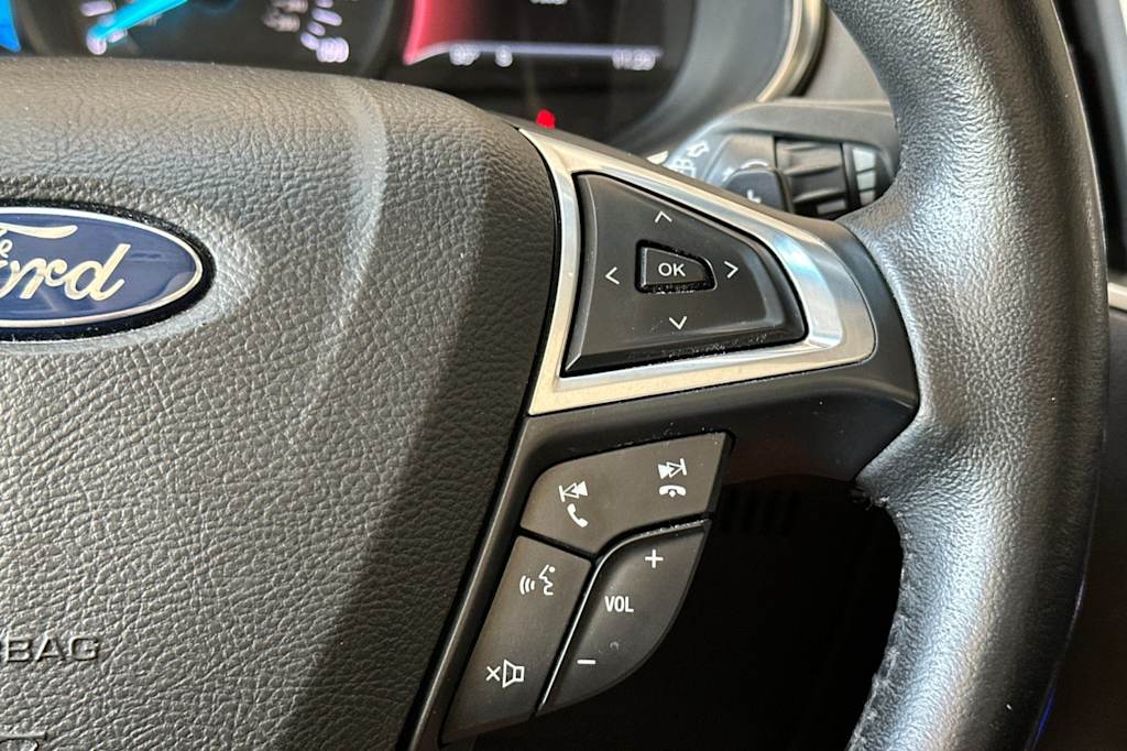 Thumbnail: 2015 Ford Edge - 32