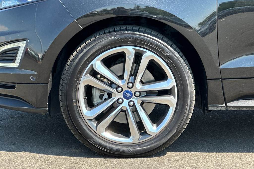 Thumbnail: 2015 Ford Edge - 8