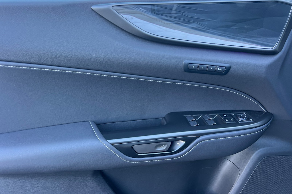 Thumbnail: 2025 Lexus ES - 19