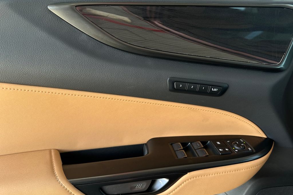 Thumbnail: 2025 Lexus ES - 21