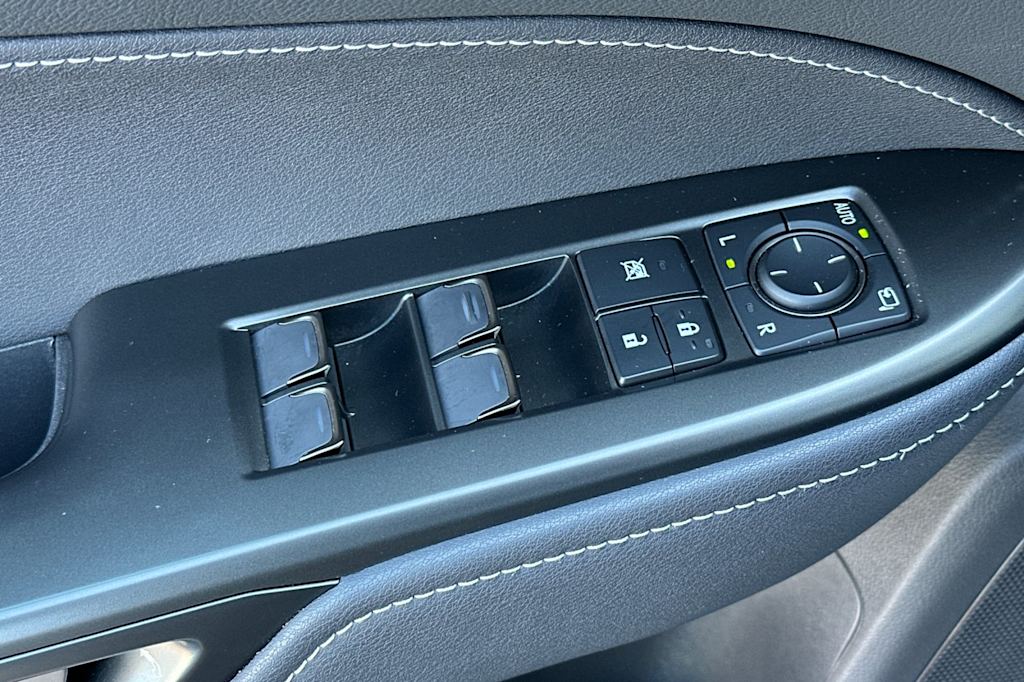 Thumbnail: 2025 Lexus ES - 22