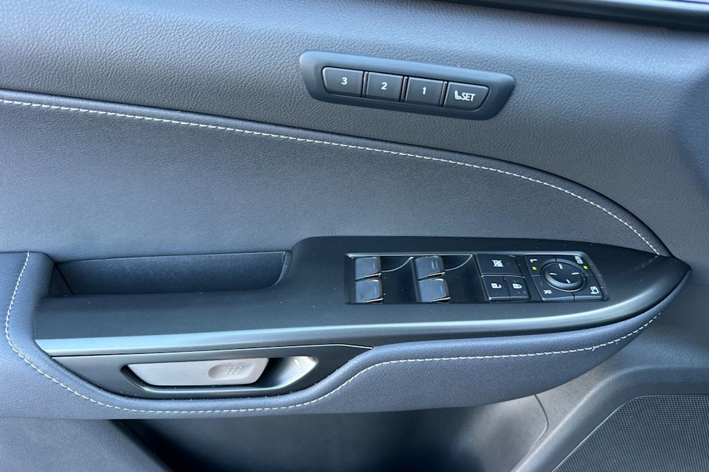 Thumbnail: 2025 Lexus ES - 21