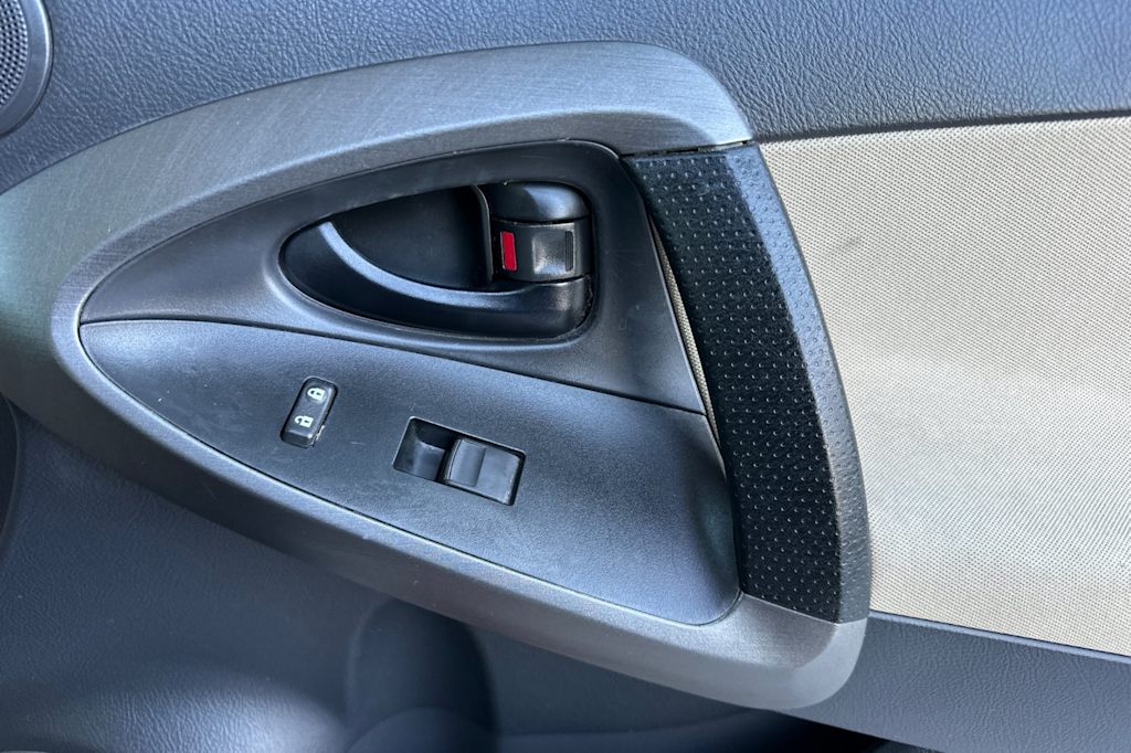 2012 Toyota RAV4 Base 24