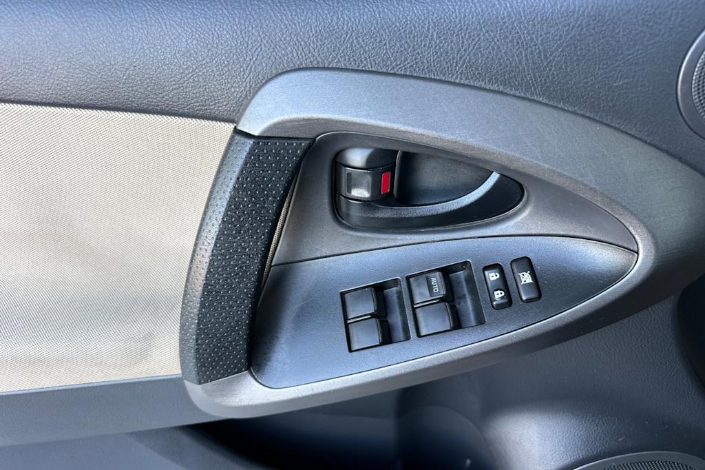 2012 Toyota RAV4 Base 21
