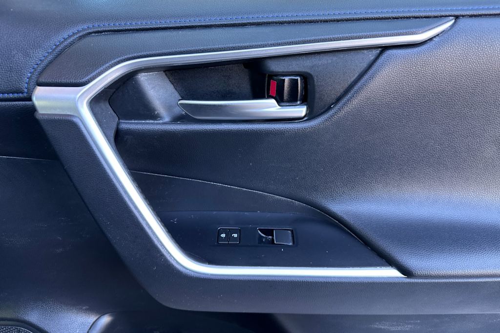 Thumbnail: 2021 Toyota RAV4 - 24