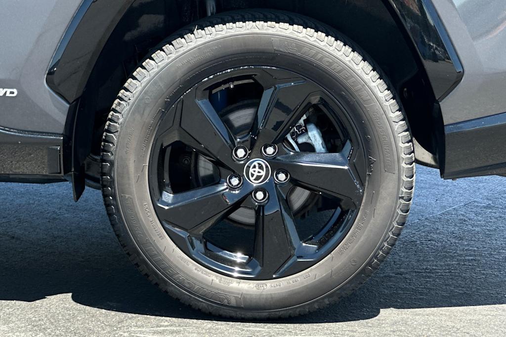 Thumbnail: 2021 Toyota RAV4 - 8