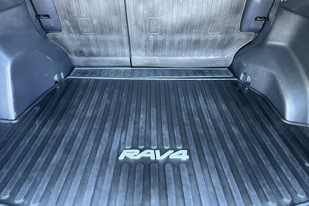 Thumbnail: 2021 Toyota RAV4 - 7