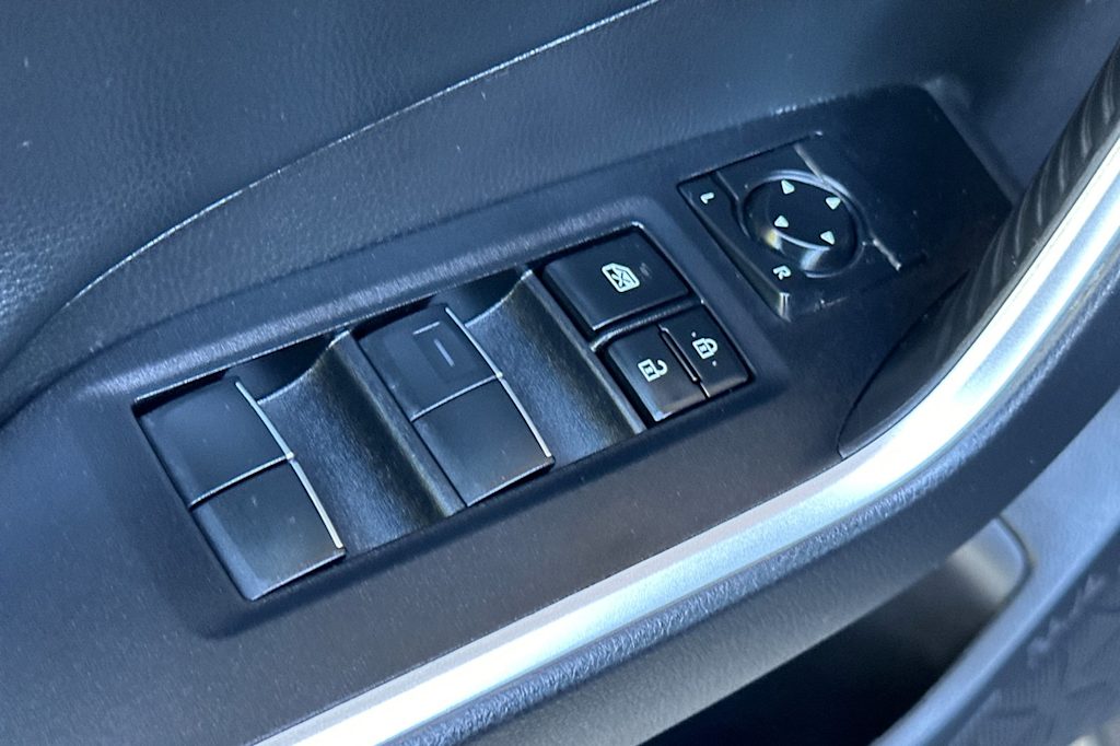 Thumbnail: 2021 Toyota RAV4 - 21
