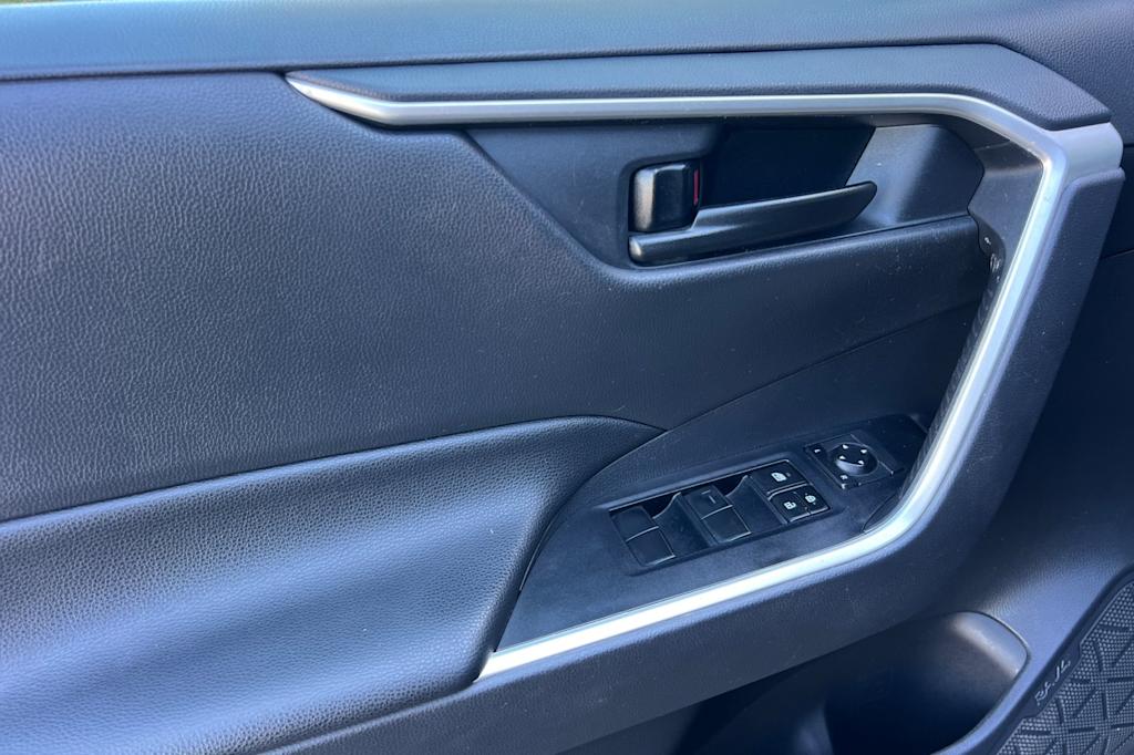Thumbnail: 2019 Toyota RAV4 - 22