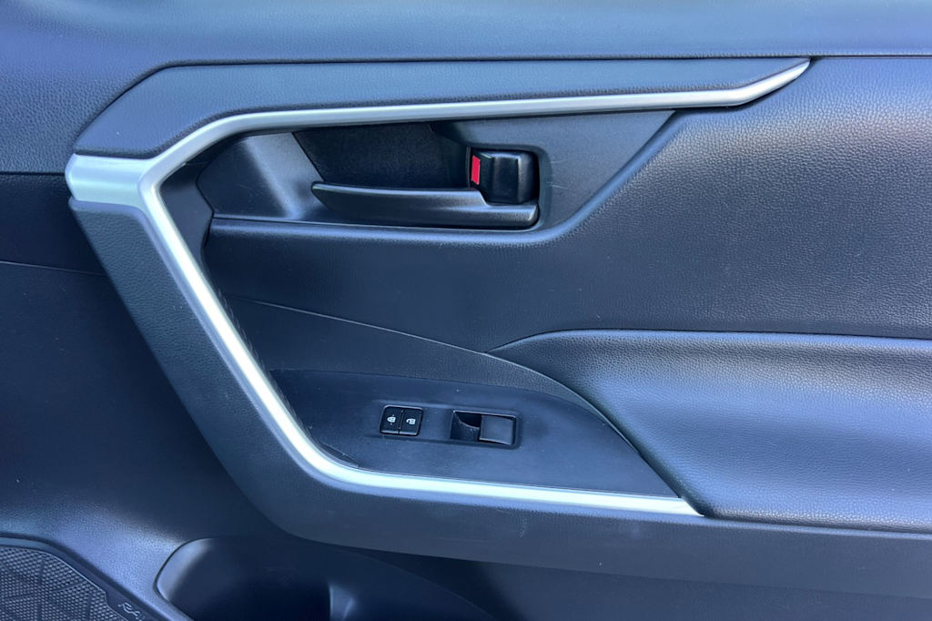 Thumbnail: 2019 Toyota RAV4 - 24