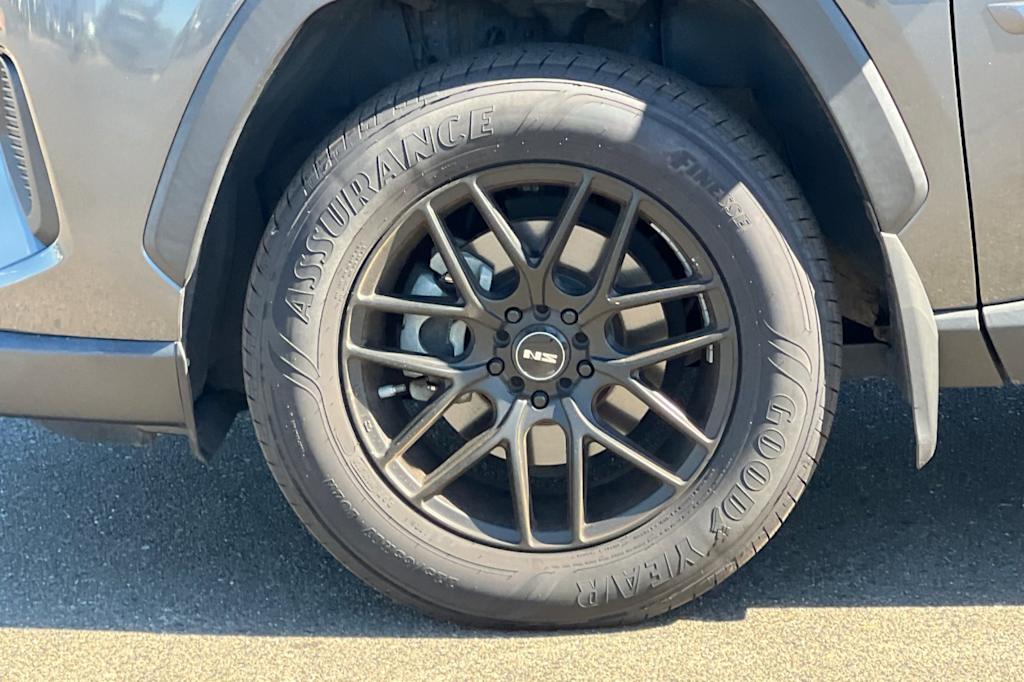 Thumbnail: 2019 Toyota RAV4 - 8