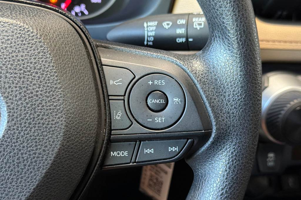 Thumbnail: 2020 Toyota RAV4 - 29