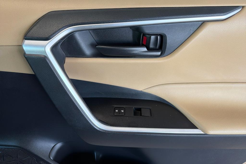 Thumbnail: 2020 Toyota RAV4 - 24