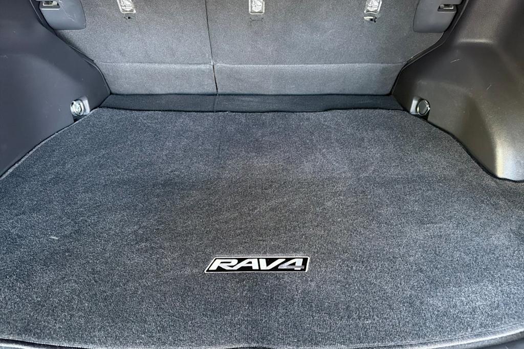 Thumbnail: 2020 Toyota RAV4 - 17