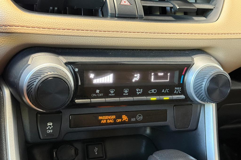 Thumbnail: 2020 Toyota RAV4 - 26