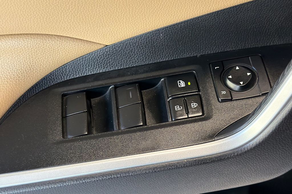 Thumbnail: 2020 Toyota RAV4 - 23