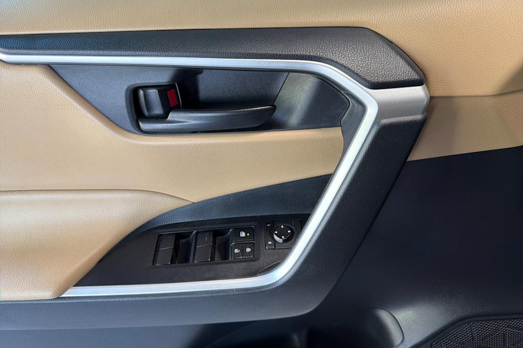 Thumbnail: 2020 Toyota RAV4 - 22