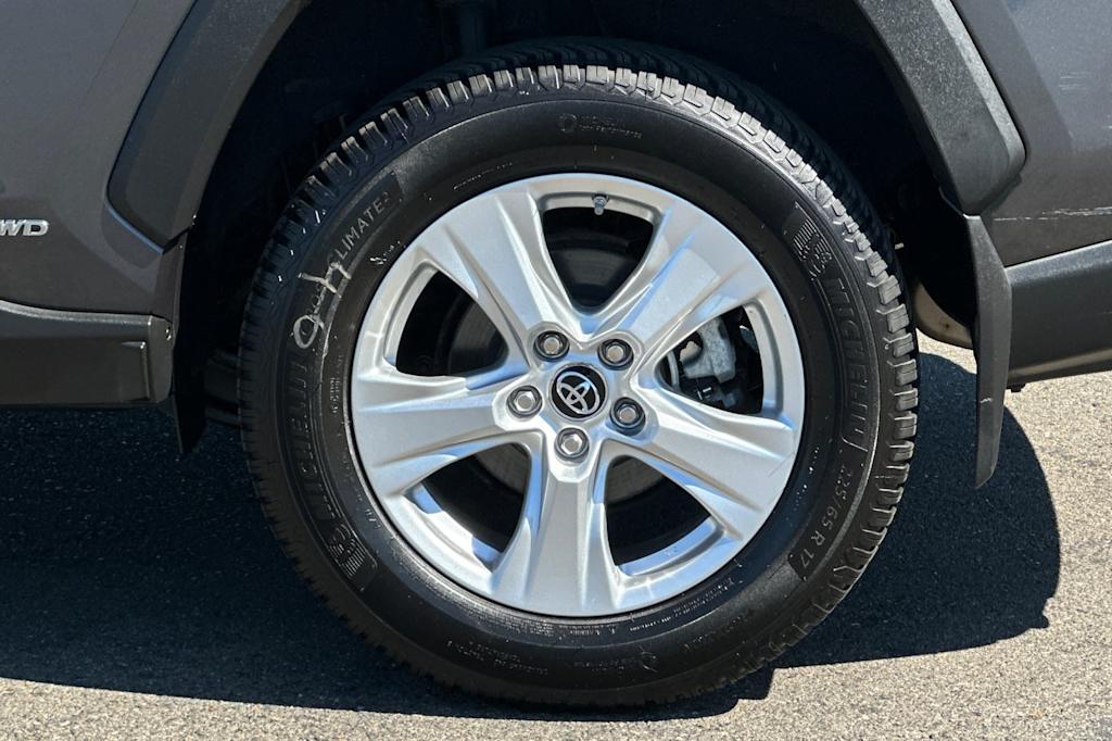 Thumbnail: 2019 Toyota RAV4 - 8