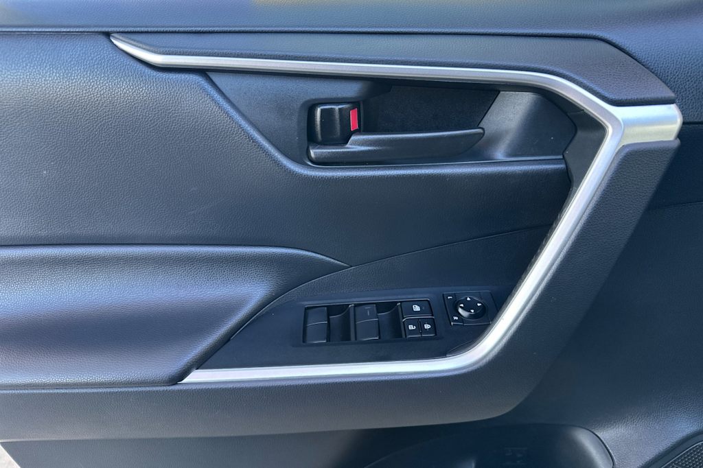 Thumbnail: 2019 Toyota RAV4 - 22