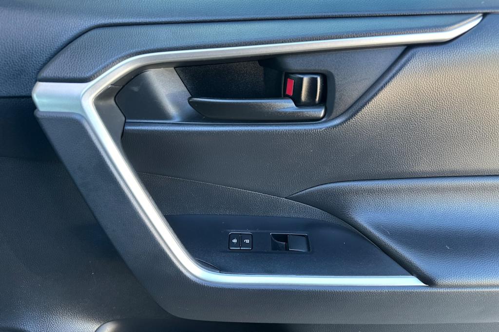 Thumbnail: 2019 Toyota RAV4 - 25