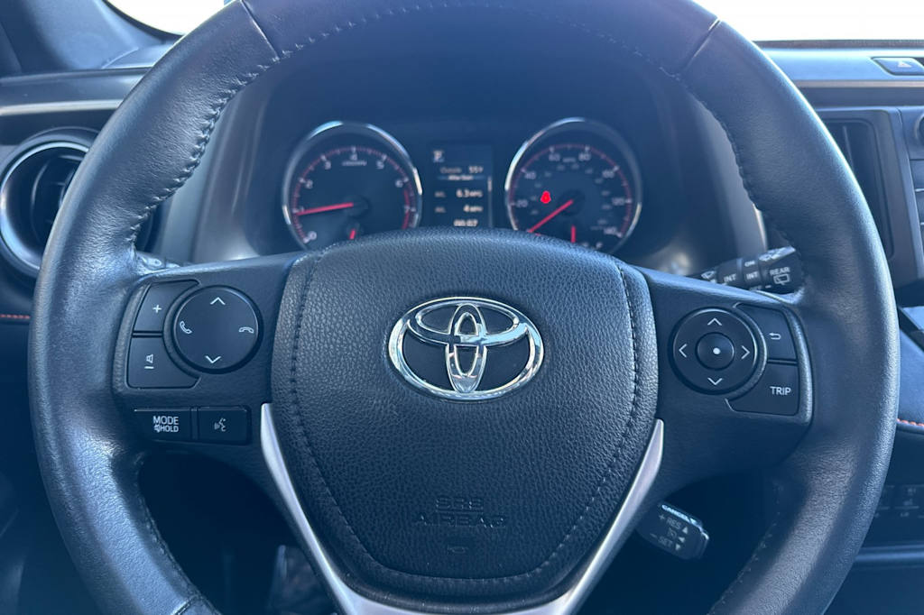 Thumbnail: 2016 Toyota RAV4 - 28