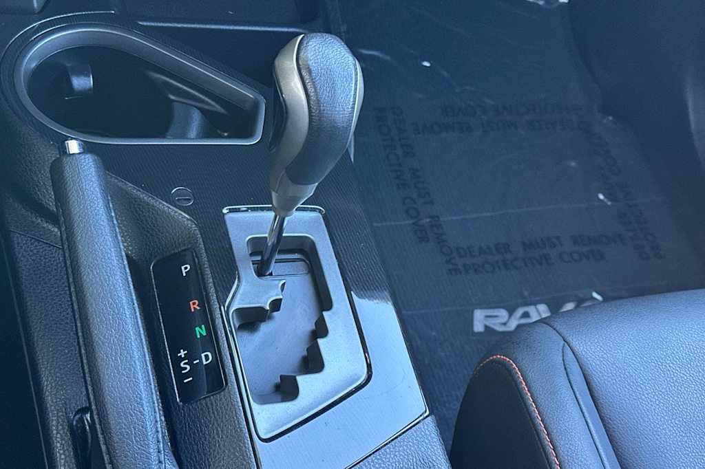 Thumbnail: 2016 Toyota RAV4 - 15