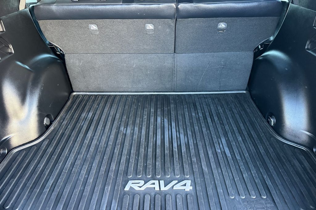 Thumbnail: 2016 Toyota RAV4 - 17