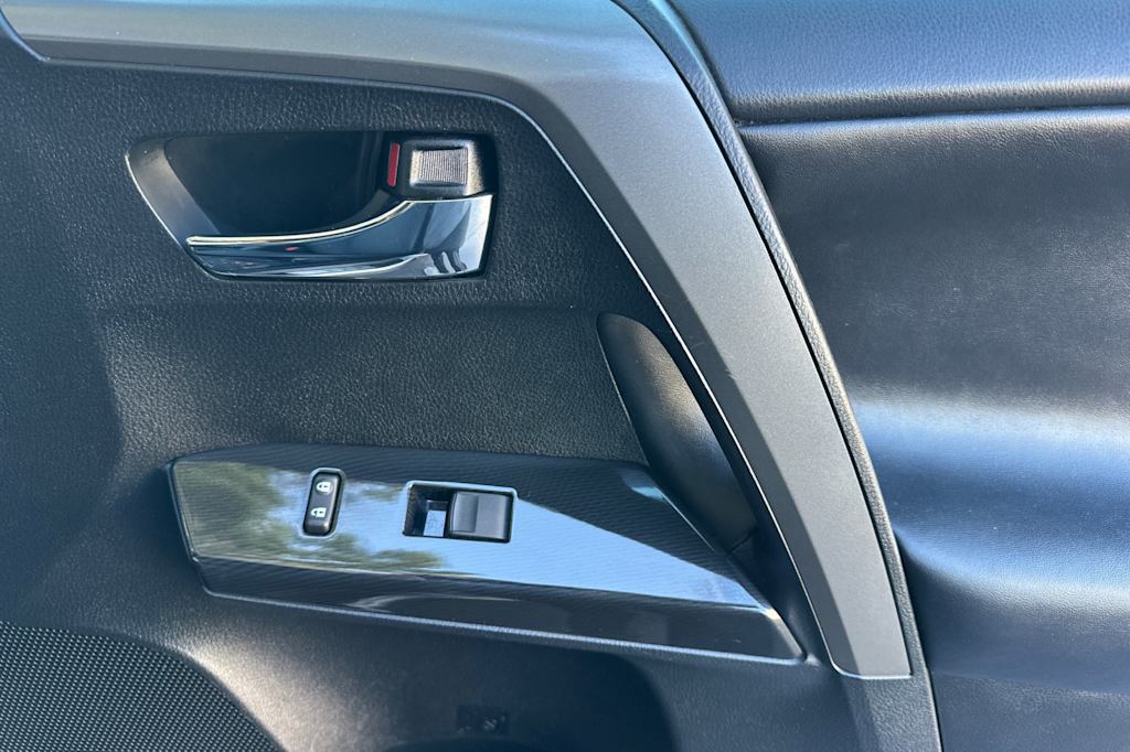 Thumbnail: 2016 Toyota RAV4 - 24