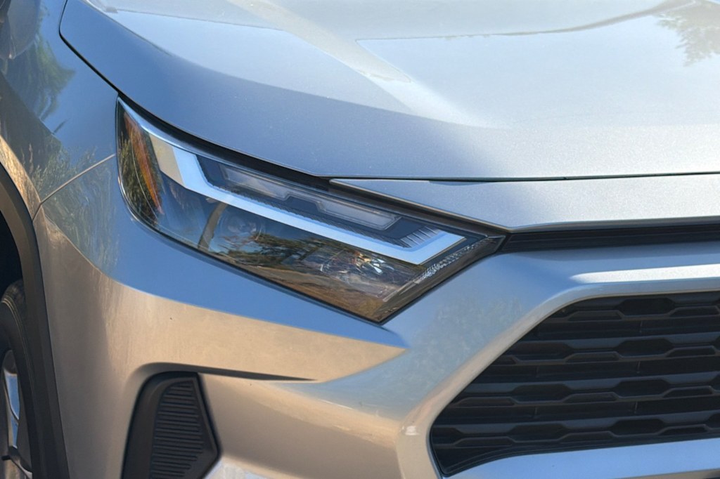 Thumbnail: 2022 Toyota RAV4 - 10