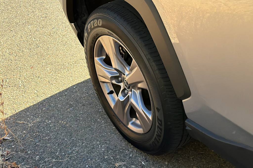Thumbnail: 2022 Toyota RAV4 - 15