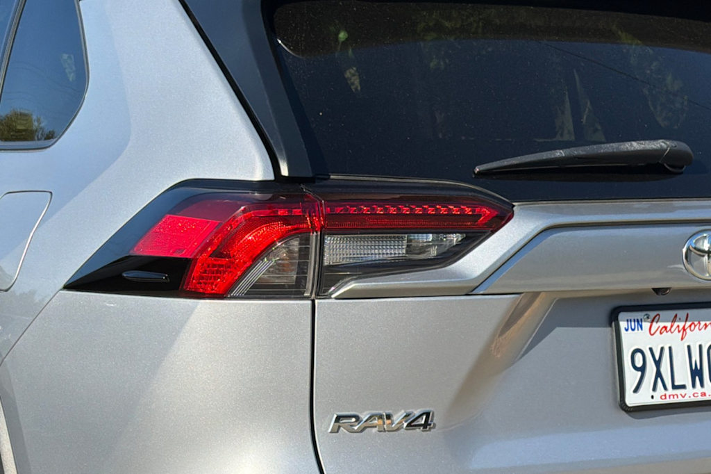 Thumbnail: 2022 Toyota RAV4 - 16