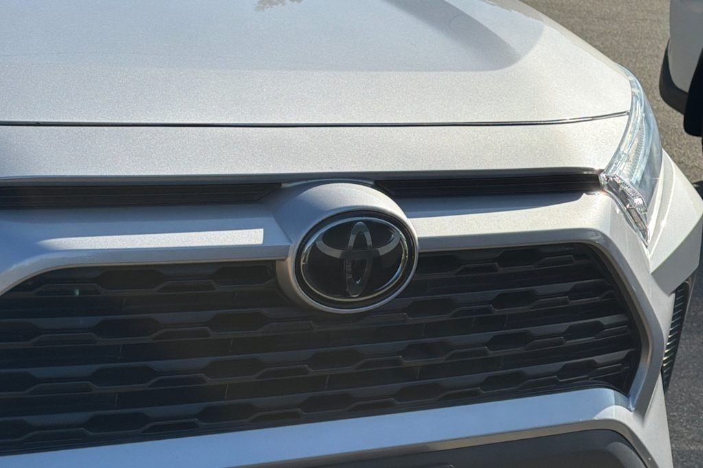 Thumbnail: 2022 Toyota RAV4 - 12